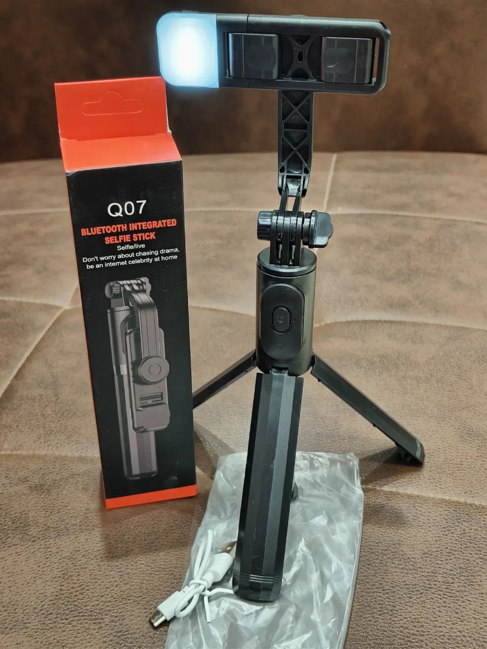 Q07 Bluetooth Selfie Stick Tripod l Q07 অল-ইন-ওয়ান সেলফি স্টিক ট্রাইপড - Image 2